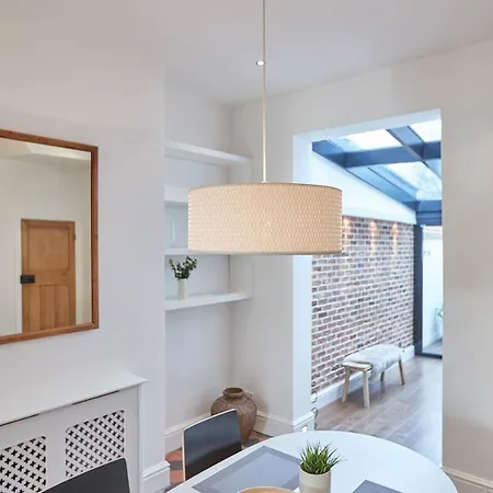 Host & - Number 1 Gill Street * Saltburn-by-the-Sea