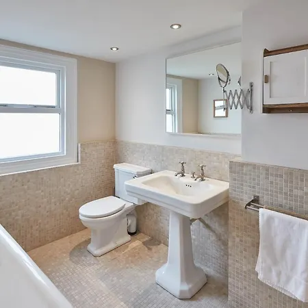 Host & - Number 1 Gill Street * Saltburn-by-the-Sea